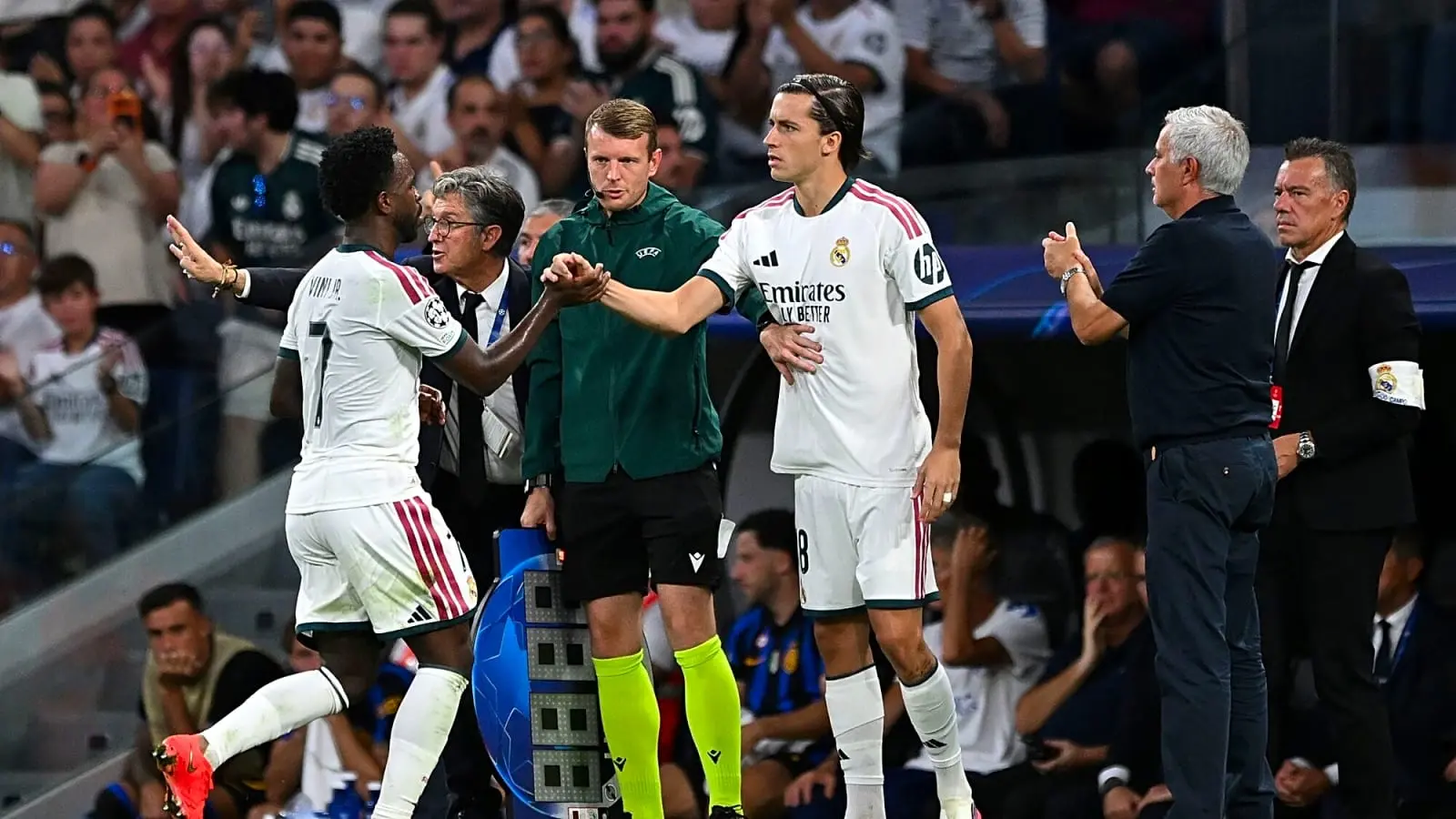 New Rule Triggered: Vinicius Took Over 10 Seconds to Leave Pitch, Leaving Real Madrid Down to 10 Men for Two Late Minutes